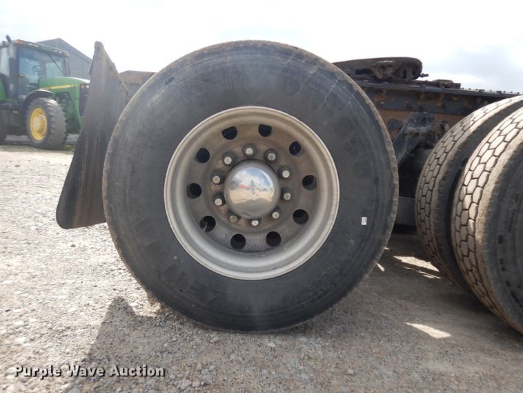 image for item IP9120 2005 Kenworth T600  semi truck