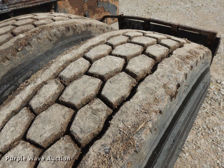 image for item IP9120 2005 Kenworth T600  semi truck