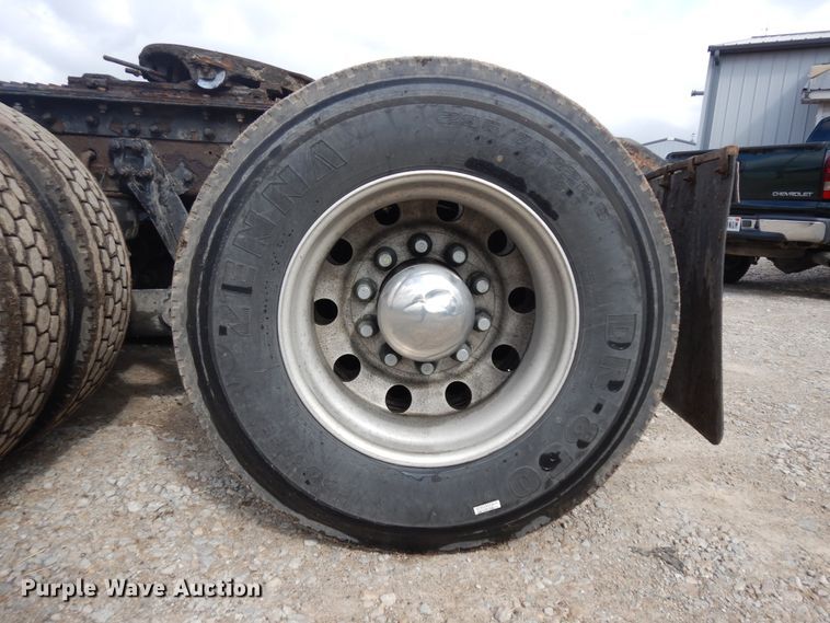 image for item IP9120 2005 Kenworth T600  semi truck