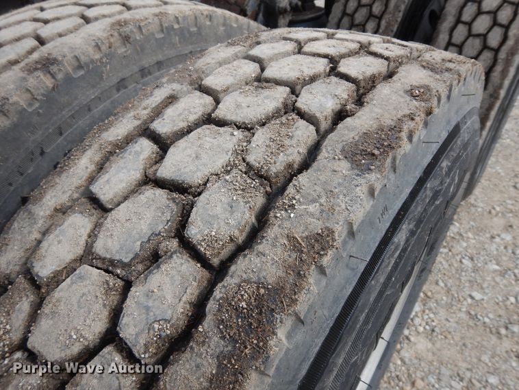 image for item IP9120 2005 Kenworth T600  semi truck