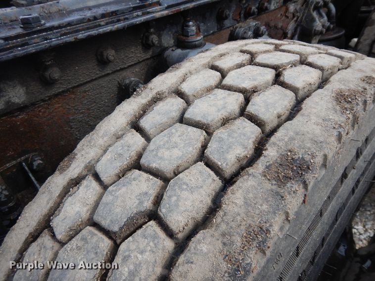 image for item IP9120 2005 Kenworth T600  semi truck