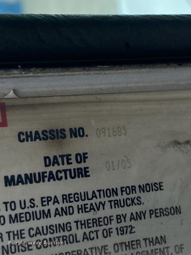 image for item IP9120 2005 Kenworth T600  semi truck