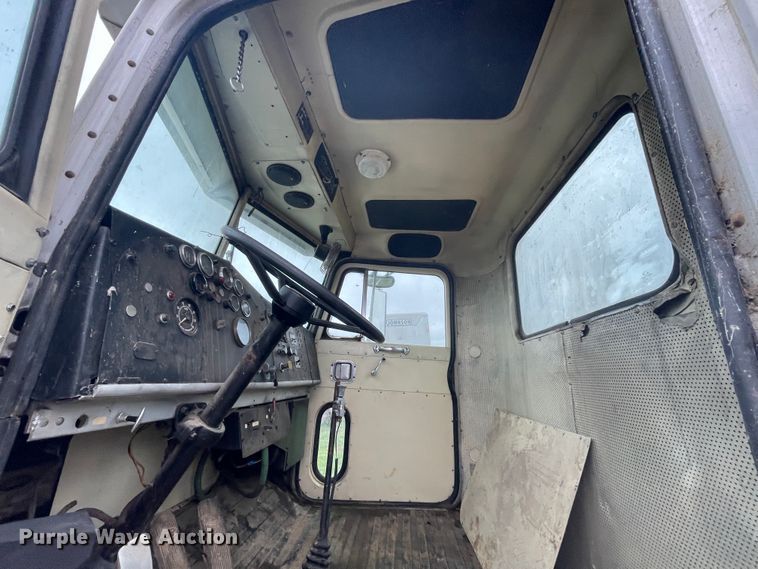 image for item IR9802 1980 Peterbilt 348  semi truck