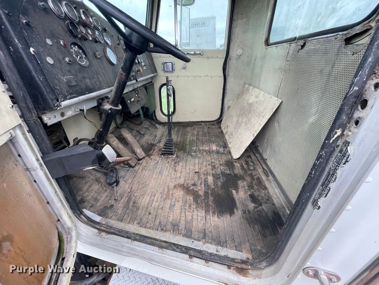 image for item IR9802 1980 Peterbilt 348  semi truck