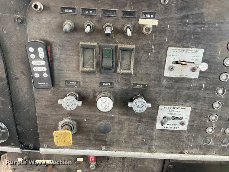 image for item IR9802 1980 Peterbilt 348  semi truck