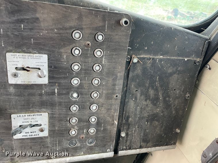 image for item IR9802 1980 Peterbilt 348  semi truck