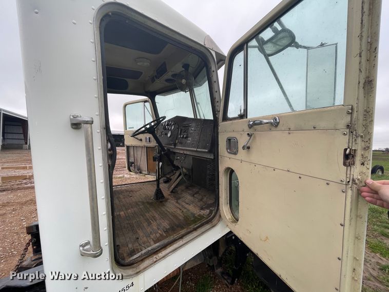 image for item IR9802 1980 Peterbilt 348  semi truck