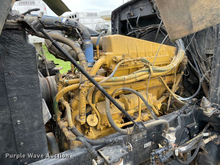 image for item IR9802 1980 Peterbilt 348  semi truck