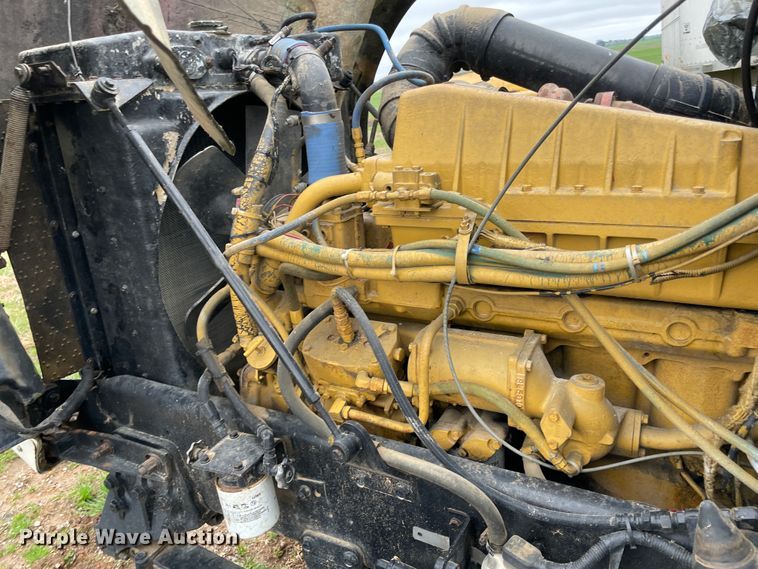 image for item IR9802 1980 Peterbilt 348  semi truck