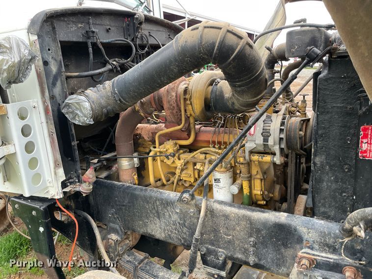 image for item IR9802 1980 Peterbilt 348  semi truck