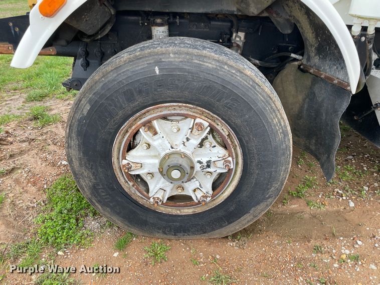 image for item IR9802 1980 Peterbilt 348  semi truck