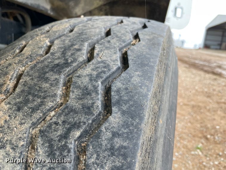 image for item IR9802 1980 Peterbilt 348  semi truck