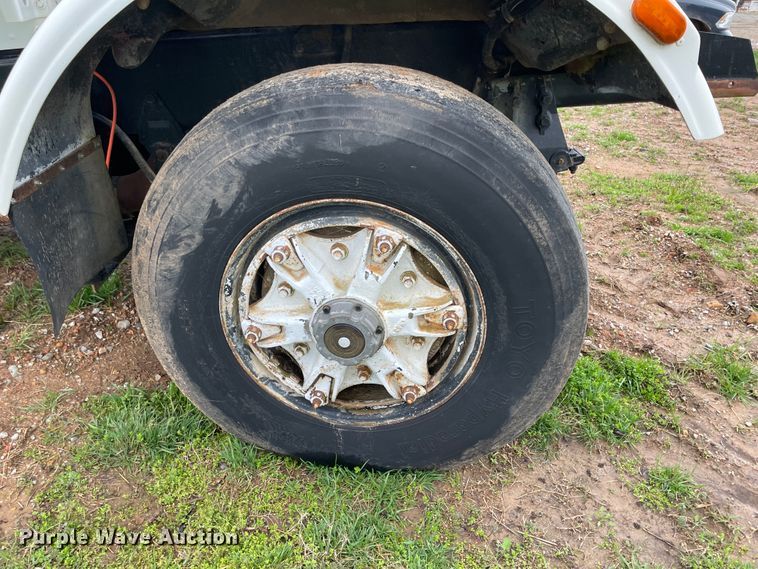 image for item IR9802 1980 Peterbilt 348  semi truck