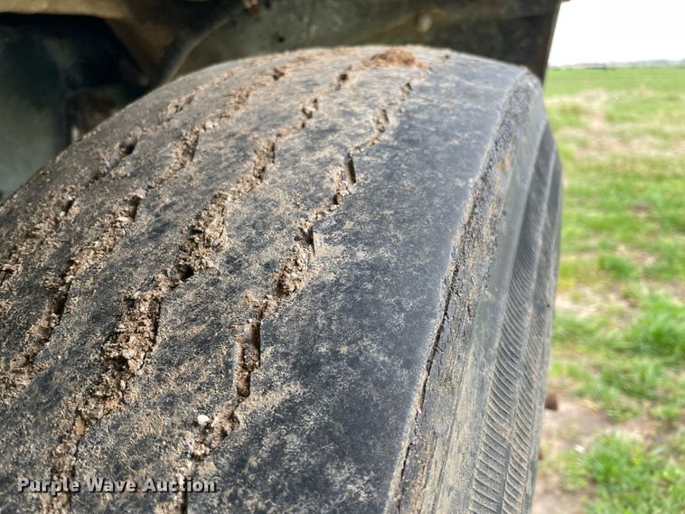 image for item IR9802 1980 Peterbilt 348  semi truck