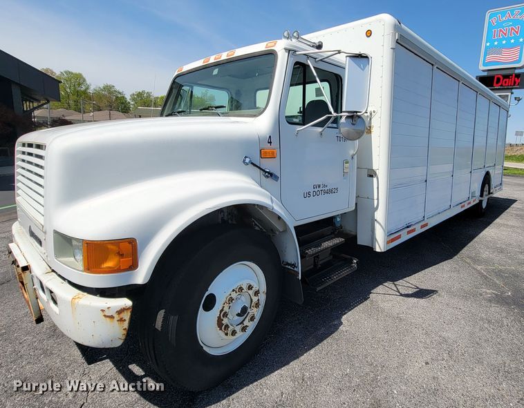 image for item IV9013 1997 International 4900  refrigerated delivery truck