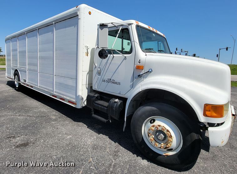 image for item IV9013 1997 International 4900  refrigerated delivery truck