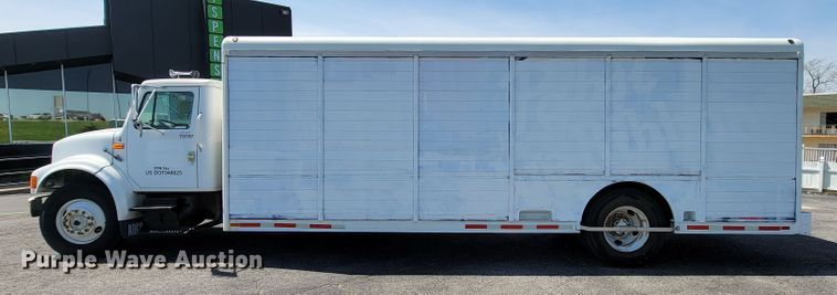 image for item IV9013 1997 International 4900  refrigerated delivery truck