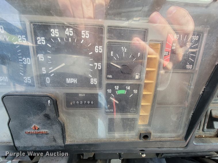 image for item IV9013 1997 International 4900  refrigerated delivery truck