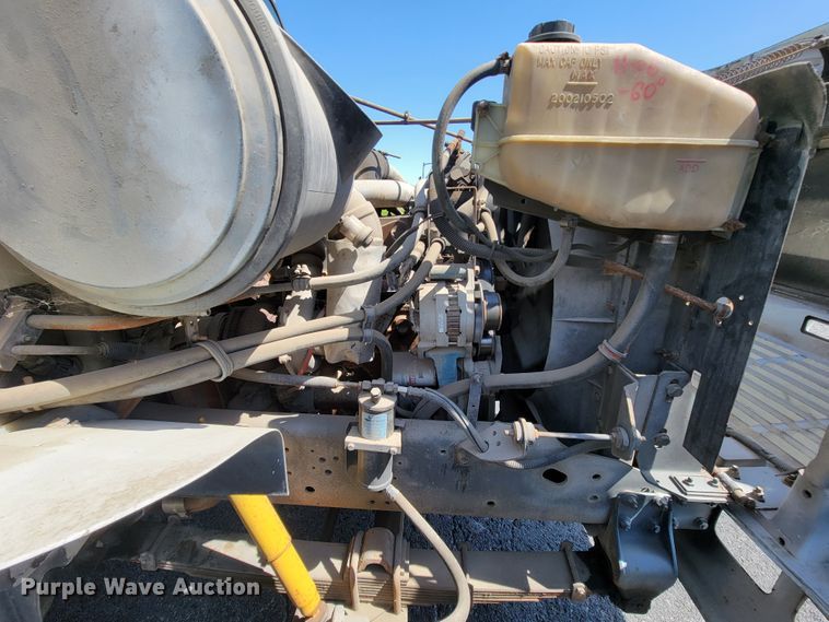 image for item IV9013 1997 International 4900  refrigerated delivery truck