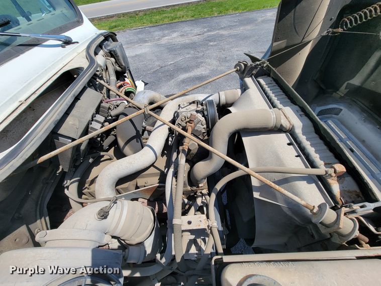 image for item IV9013 1997 International 4900  refrigerated delivery truck