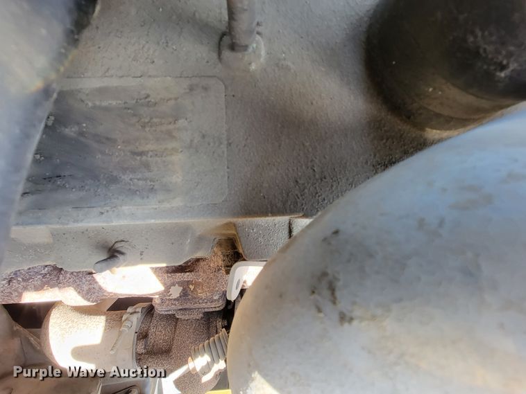 image for item IV9013 1997 International 4900  refrigerated delivery truck