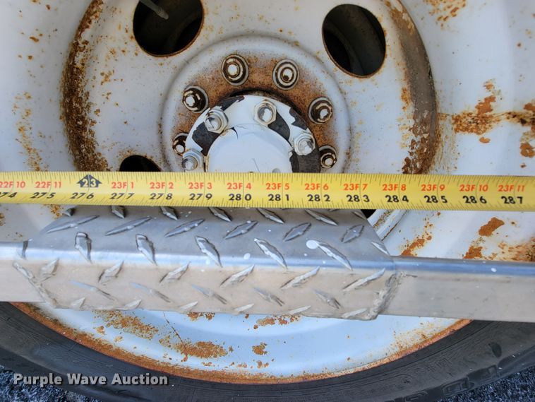 image for item IV9013 1997 International 4900  refrigerated delivery truck