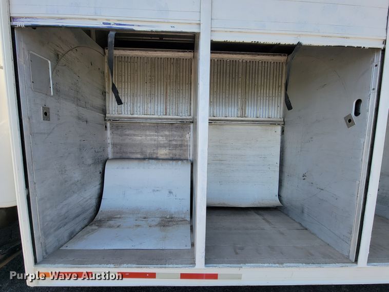 image for item IV9013 1997 International 4900  refrigerated delivery truck