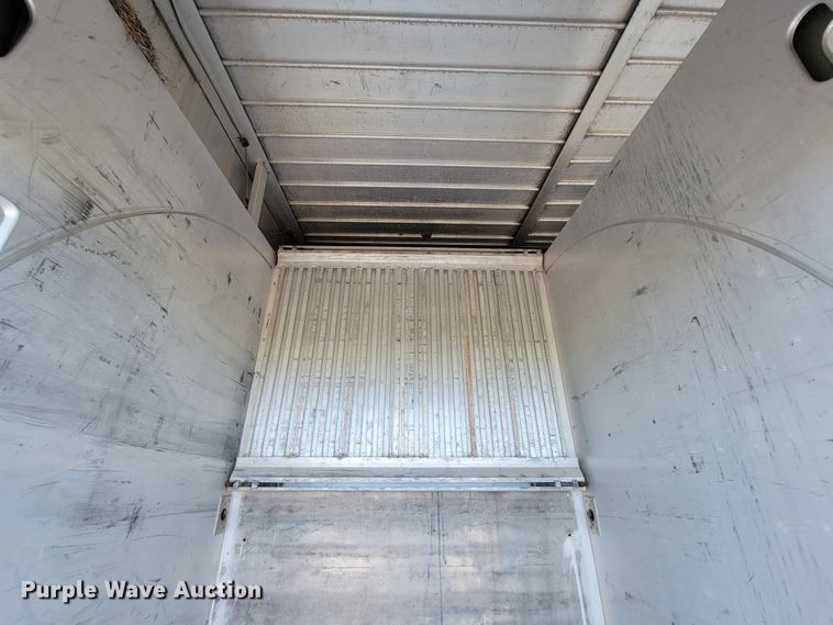 image for item IV9013 1997 International 4900  refrigerated delivery truck