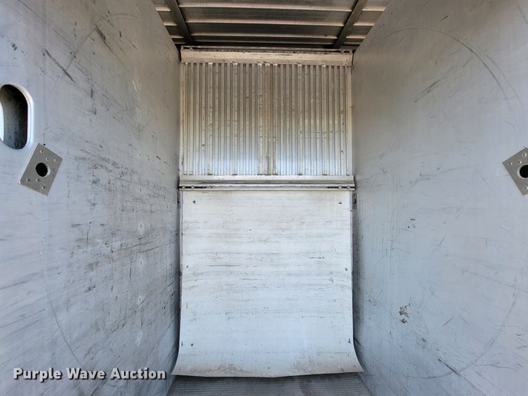 image for item IV9013 1997 International 4900  refrigerated delivery truck