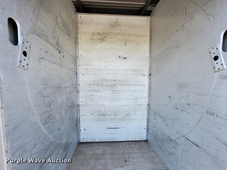 image for item IV9013 1997 International 4900  refrigerated delivery truck