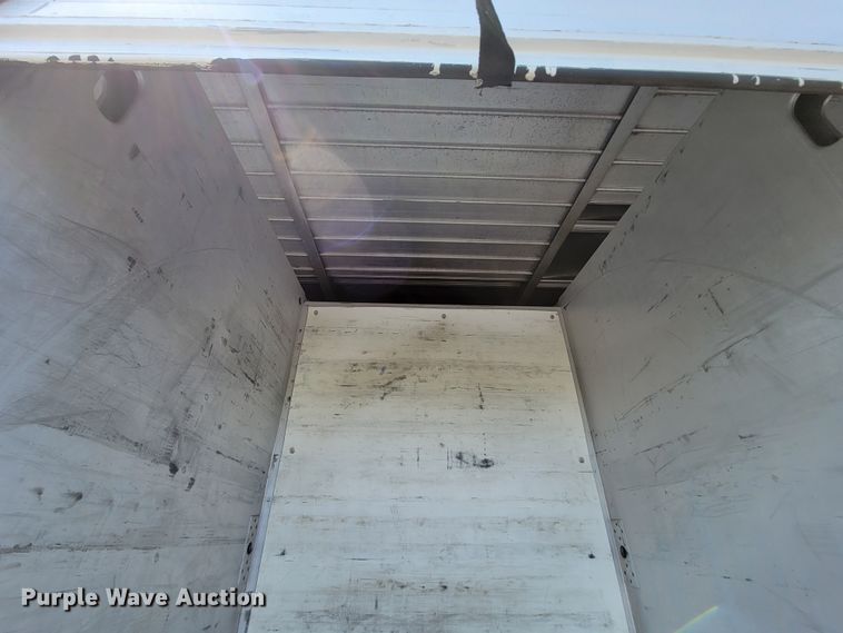 image for item IV9013 1997 International 4900  refrigerated delivery truck