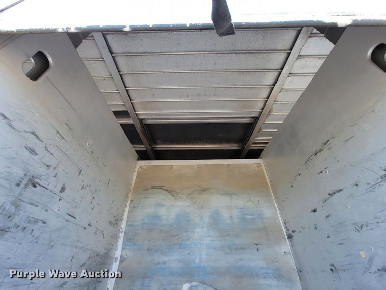 image for item IV9013 1997 International 4900  refrigerated delivery truck