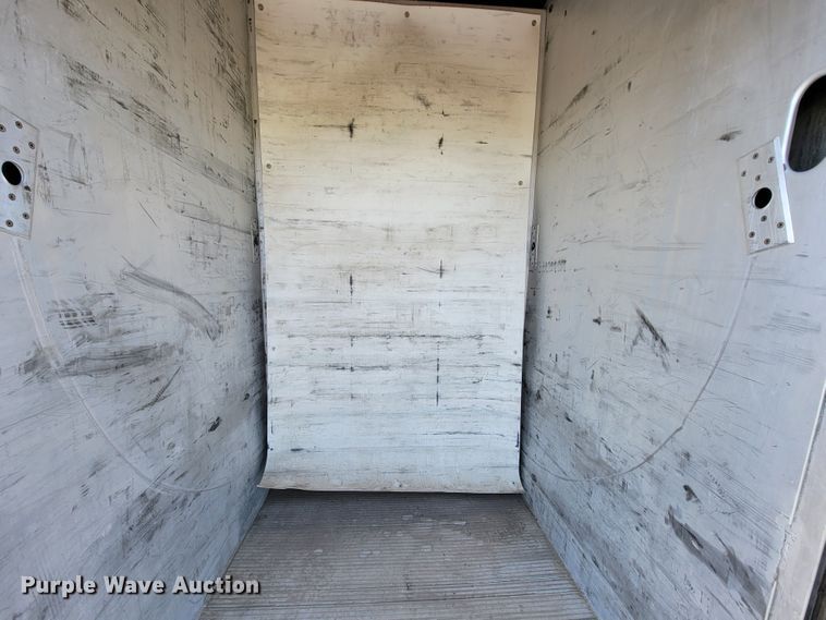 image for item IV9013 1997 International 4900  refrigerated delivery truck