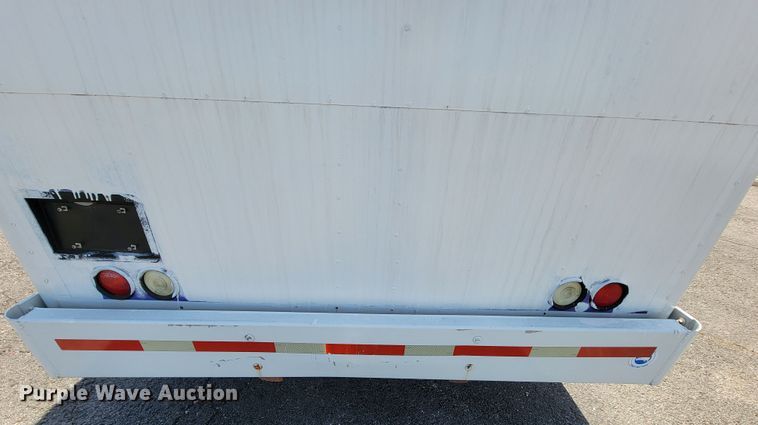 image for item IV9013 1997 International 4900  refrigerated delivery truck