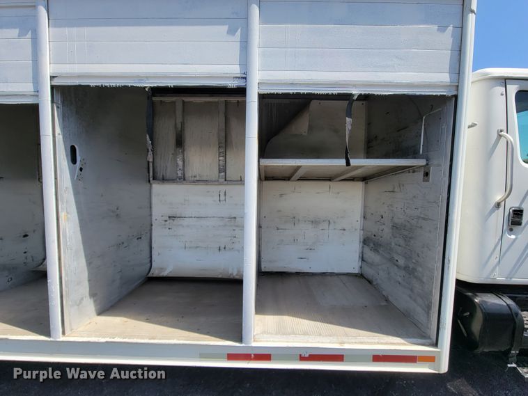 image for item IV9013 1997 International 4900  refrigerated delivery truck