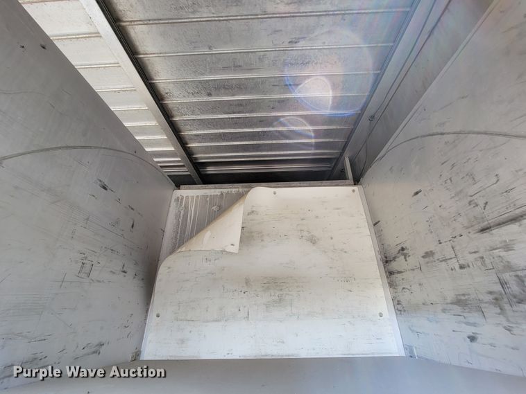 image for item IV9013 1997 International 4900  refrigerated delivery truck