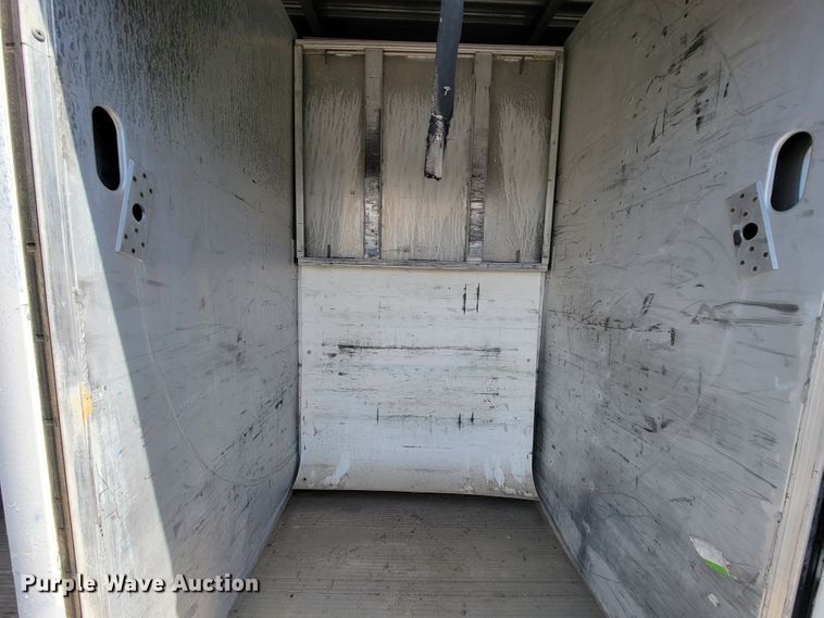 image for item IV9013 1997 International 4900  refrigerated delivery truck