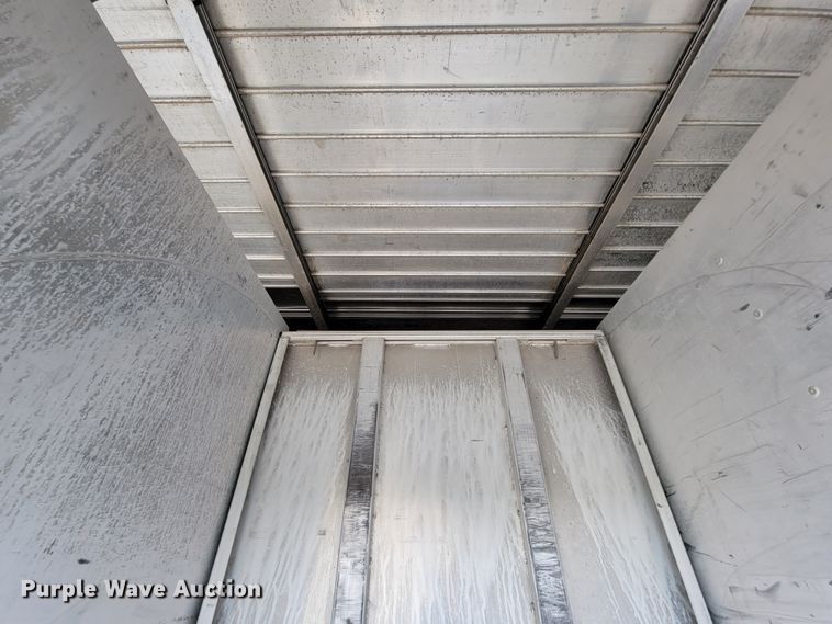 image for item IV9013 1997 International 4900  refrigerated delivery truck