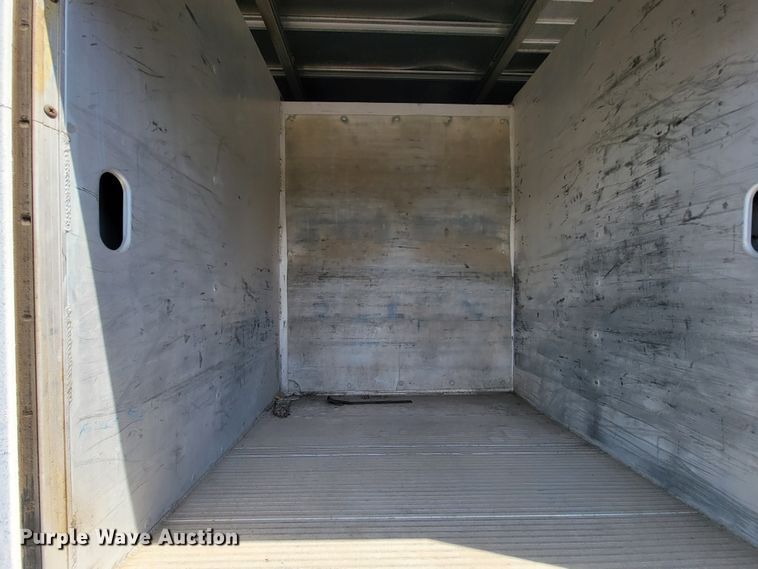 image for item IV9013 1997 International 4900  refrigerated delivery truck