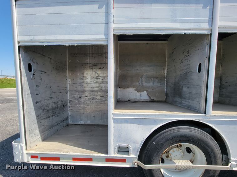 image for item IV9013 1997 International 4900  refrigerated delivery truck
