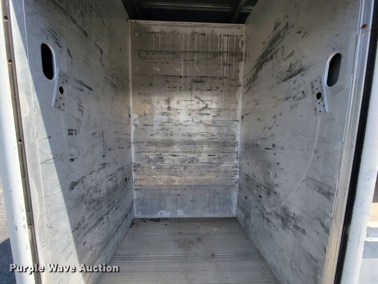 image for item IV9013 1997 International 4900  refrigerated delivery truck