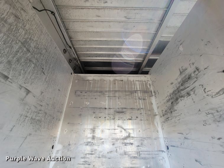 image for item IV9013 1997 International 4900  refrigerated delivery truck