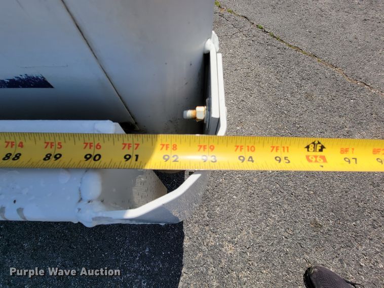 image for item IV9013 1997 International 4900  refrigerated delivery truck