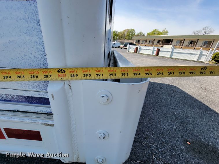 image for item IV9013 1997 International 4900  refrigerated delivery truck