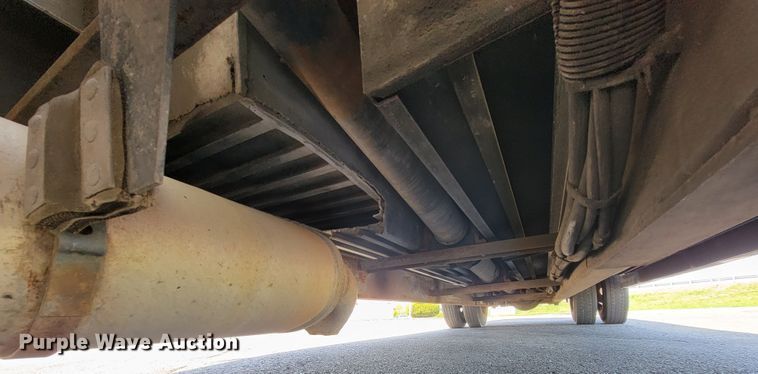 image for item IV9013 1997 International 4900  refrigerated delivery truck