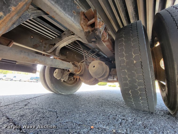 image for item IV9013 1997 International 4900  refrigerated delivery truck