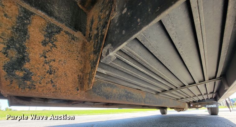 image for item IV9013 1997 International 4900  refrigerated delivery truck