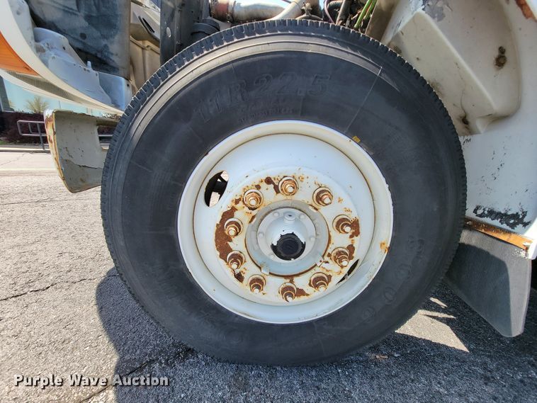 image for item IV9013 1997 International 4900  refrigerated delivery truck