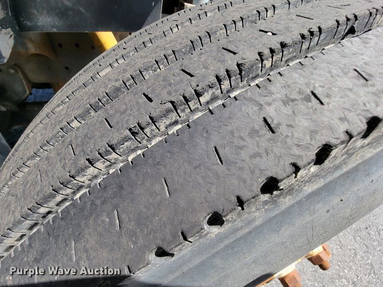 image for item IV9013 1997 International 4900  refrigerated delivery truck