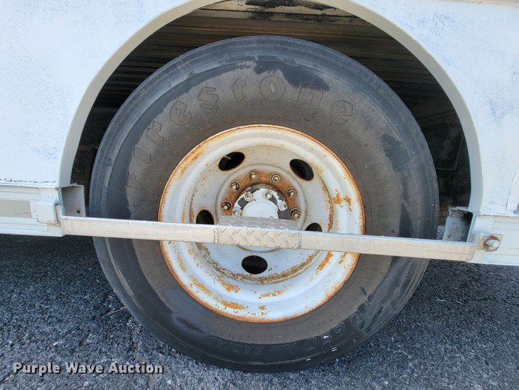 image for item IV9013 1997 International 4900  refrigerated delivery truck